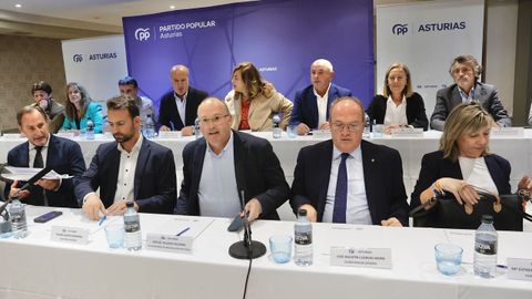 El vicesecretario general de Organizacin del PP, Miguel Tellado (c), asiste a la reunin de la Junta Directiva Autonmica del PP de Asturias para aprobar la fecha de su 18 Congreso Autonmico