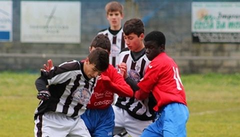 Abdulaye, a la derecha, en un partido reciente.