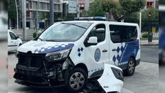 El furg�n de la Polic�a Local de A Coru�a que fue embestido por el coche kamikaze
