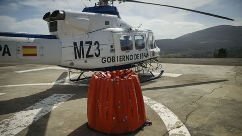 Los pilotos dejan a las brigadas helitransportadas cerca del incendios, despus de haber orbitado y decidir dnde empiezan a atacarlo, y luego se dedican a descargar agua hasta completar el horario estipulado, teniendo en cuenta tambin lo que tardarn en llegar a la base para repostar.