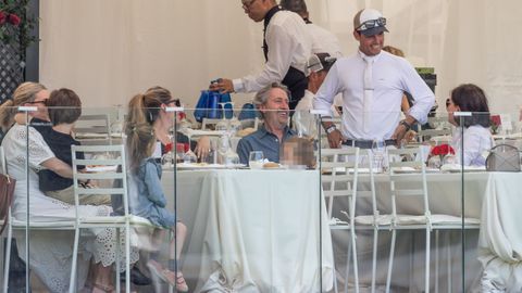 Sergio �lvarez Moya habla con los suegros de Marta Ortega y su cu�ada, Mar�a Torretta