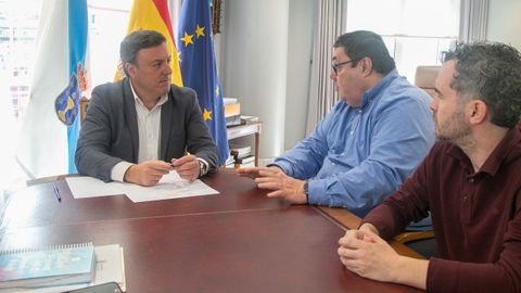Formoso recibi� en A Coru�a al alcalde noi�s, Francisco P�rez, y al secretario del Portus Apostoli, Javier Barreiro