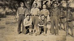 Antonio Valladares (abajo a la izquierda) y su hermano Ram�n (segundo por la derecha).