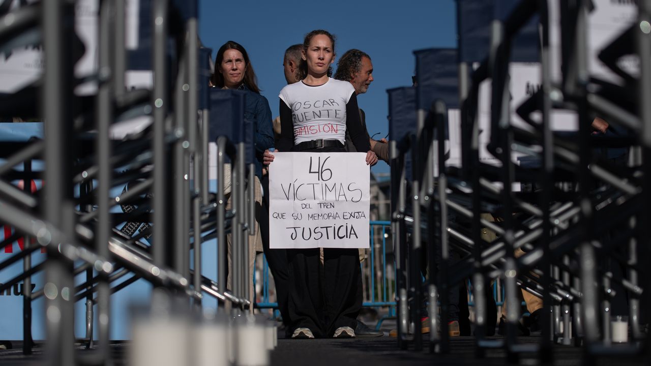 Luto y protesta en el Congreso por el accidente de Adamuz y las víctimas de la dana