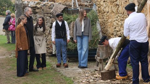 Los Reyes, la princesa Leonor y la Infanta Sof�a durante el acto de entrega del premio al ?Pueblo Ejemplar de Asturias 2025, a 25 de octubre de 2025, en Valdesoto, Sieto, Asturias (Espa�a). El Premio al Pueblo Ejemplar de Asturias 2025 ha sido concedido a la parroquia de Valdesoto, que pertenece al concejo asturiano de Siero