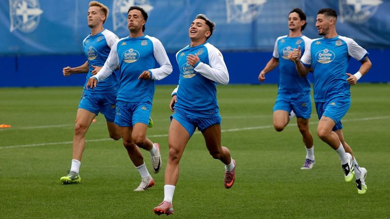 Yeremay, junto a sus compa�eros en un entrenamiento