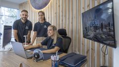 Nuevos en la ciudad. Miguel ngel Vzquez abri este verano la primera oficina en Galicia de Pangea, firma con sede en Madrid especializada en viajes personalizados por todo el mundo
