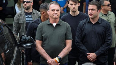 Jair Bolsonaro, el pasado domingo, tras ser sometido a un reconocimiento en un hospital de Brasilia