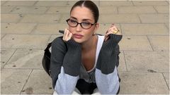 La creadora de contenido @mexun_ con gafas graduadas de Meller