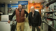 Luis y Juan Mart�nez, hijo y padre, se despiden tras d�cadas regentando el negocio