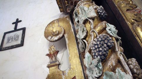 Racimos de la variedad albarello en el retablo de la iglesia de Pinol