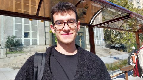 �Lo peor es en invierno: no se renueva el aire. A veces, incluso, tienes sensaci�n de mareo�, explica Adri�n Pastoriza, que suele viajar en la l�nea de la UDC.