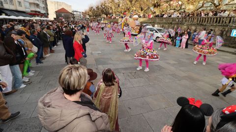 Desfile de disfraces y carrozas en Rianxo