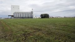 Terrenos del pol�gono industrial de Curtis en los que se instalar� el primer gran centro de procesamiento de datos de Galicia