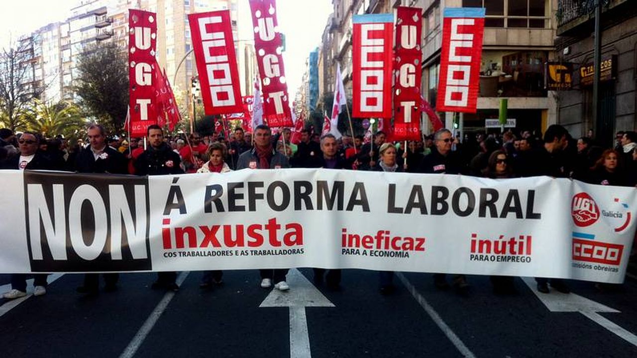 Miles de personas protestan en 57 ciudades contra la reforma laboral