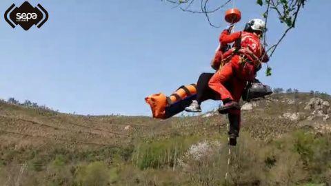 rescate sepa asturias senderista.Un momento del rescate