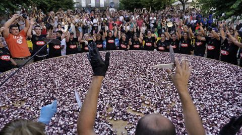 O Carballiño batió el récord de la tapa de pulpo más grande del mundo