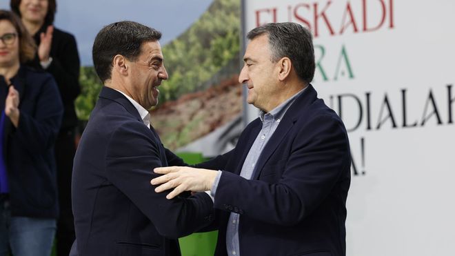 Pradales y Esteban se estrenaba este sábado en sus respectivos cargos en el acto principal del Aberri Eguna.