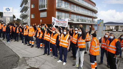 Protesta de los trabajadores de Vestas en Las Sirenas, donde se negociaba el ERE