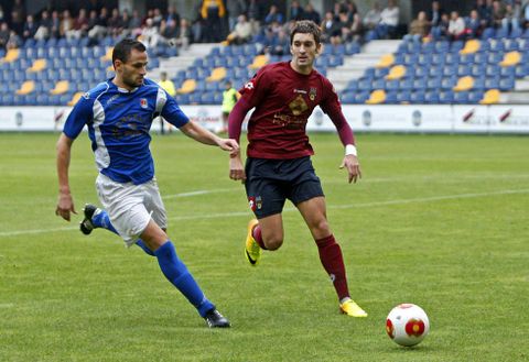 Aitor D�az, con la camiseta azul del As Pontes, el a�o pasado en el duelo de liga en Pasar�n. 