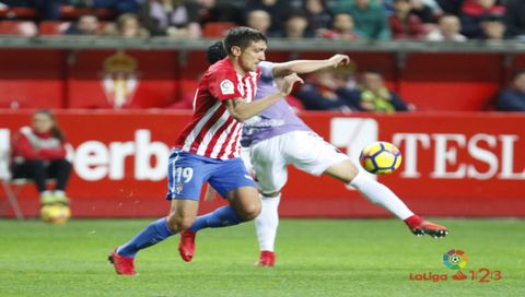 Scepovic durante un lance del juego