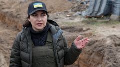 La fiscala general de Ucrania, Irina Venediktova, ahora apartada de su cargo, durante una visita a Bucha, en la regi�n de Kiev, en abril