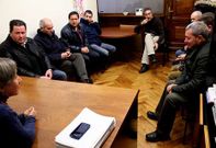 El comit� de Urbaser se reuni� con miembros de los grupos municipales (en la foto, con Abraira, del BNG).