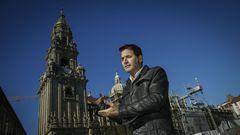 Antonio Garrido revive sus campanadas del 2010 mientras se�ala el reloj de la Berenguela. �Solo tiene una aguja por lo que no sabes cu�ndo va a dar las doce�, recuerda. �Se me cay� una uva pero no se vio porque no estaba en plano�, apunta divertido