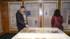 El concejal de Cultura, Liso Gonz�lez, durante una visita a la exposici�n sobre Cabanillas y Samos
