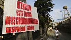 Se�al puesta por los vecinos en la calle Simancas para que los coches pasen m�s despacio