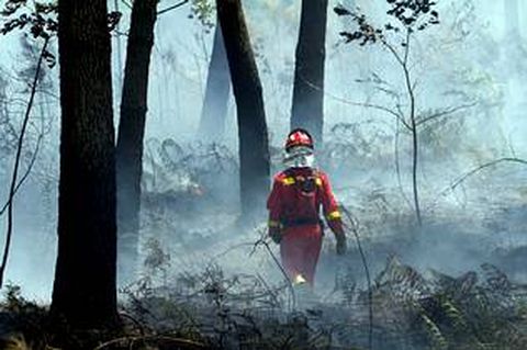 Imagen de archivo de incendo en el sur de la provincia de Pontevedra, en los montes de Covelo, donde se instal� una de las c�maras fijas de videovigilancia.