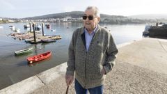 Paco Neira, esta semana, en el muelle de Corcubi&oacute;n.