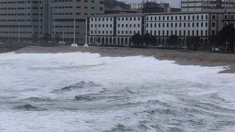 PLAYA Y PASEO,  PLEAMAR COINCIDE CON ALERTA NARANJA