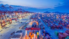 El puerto de Shangh�i, en China, mueve cada a�o el mayor n�mero de contenedores del planeta