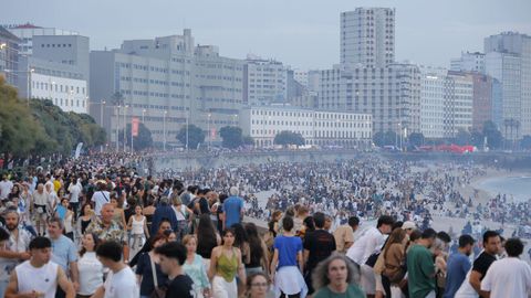 El paseo y la playa, antes de ponerse el sol