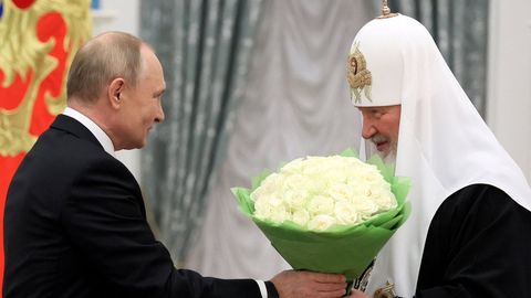 Putin, durante el acto de entrega de la condecoraci�n de la Orden de San Andr�s Ap�stol  al patriarca Cirilo , el 20 de noviembre de 2021.