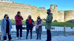 Arroxo detall� a varios gu�as tur�sticos c�mo quedar� finalmente A Mosqueira