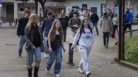 Estudiantes en el Campus Vida de la USC, el pasado mes de abril