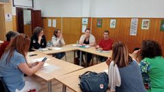 Reuni�n de Javier Su�rez Llana y�Carolina Hevia Getino (a su izquierda) con representantes de entidades que integran EAPN Gij�n