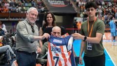 24 horas con Urbano Gonz�lez, un enfermo de ELA