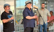 Pepe Formoso y Luis y Alejandro Paad�n en el hotel Bela Fisterra, durante una cata de vinos gallegos para 130 asistentes con motivo del D�a de Galicia.