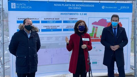 La conselleira de Medio Ambiente, ngeles Vzquez, junto con el alcalde de Cervo, Alfonso Villares, durante la presentacin del proyecto de la planta de biorresiduos