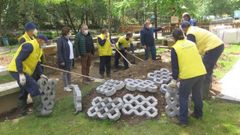 El obradoiro de A Laracha de este pasado curso sirvi�, por ejemplo, para mejorar el �rea recreativa de Gabenlle, junto al Anll�ns. 