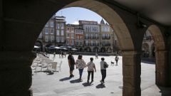 Turistas en el casco viejo de Ourense