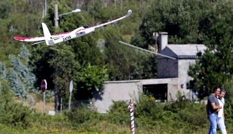 Los aeroplanos volaban ayer en el cielo de Rod�s, Cerceda. 