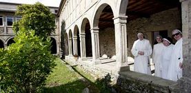 Algunas de las religiosas dominicas, entre ellas la superiora Sor Catalina, ayer en el claustro de Valdeflores; hoy es la peregrinaci�n.