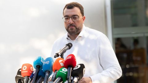 El Presidente del Principado de Asturias, Secretario general de la FSA-PSOE, Adri�n Barb�n