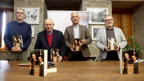 O Pazo de San Roque acolleu a presentación do libro con Fernando Redondo Neira, Xesús Alonso Montero, Valentín García e Xosé Manuel Soutullo
