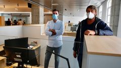El equipo de NAN, en las oficinas del padr�n. Pillado, a la izda.