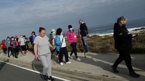 Amas de Casa de Ribeira inicia o Camio A Orixe, farn a primeira etapa, ata Carreira DESDE EL FARO DE CORRUBEDO